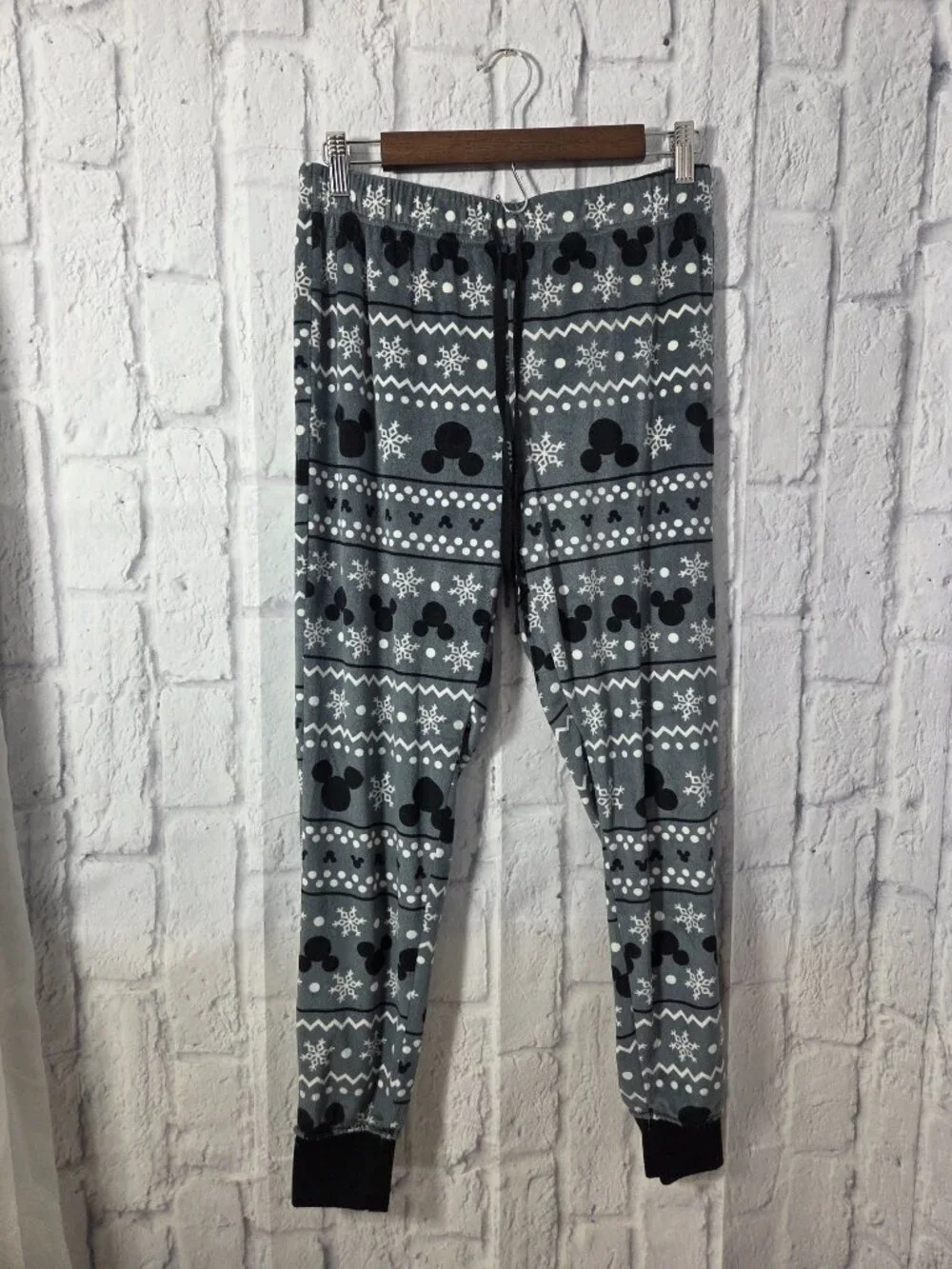 Disney Medium Black White Mickey Mouse Snowflake Longsleeve Fleece Pajama Set - Picture 2 of 14
